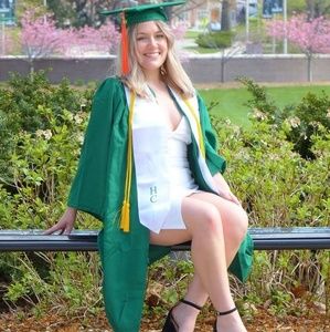 Meet your Posher, Alaura